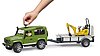 Land Rover Defender con remolque, microexcavadora JCB   y figura