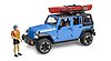 Jeep Wrangler Rubicon Unlimited avec kayak et cycliste