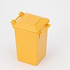 Contenedor de basura amarillo