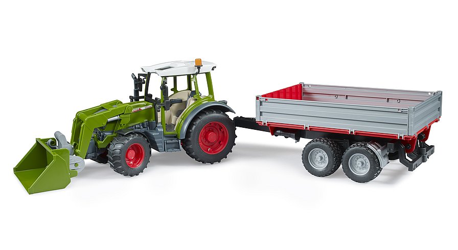 Fendt Vario 211 avec chargeur et remorque