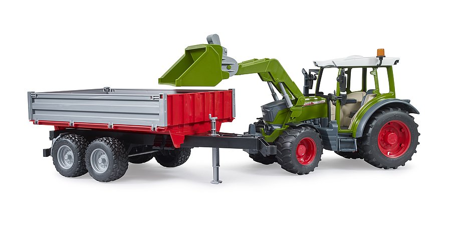 Fendt Vario 211 avec chargeur et remorque