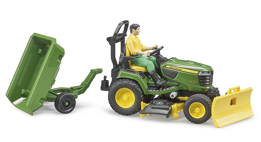 09824 bworld John Deere lawn tractor with trailer