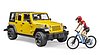 Jeep Wrangler avec vélo tout-terrain et cycliste