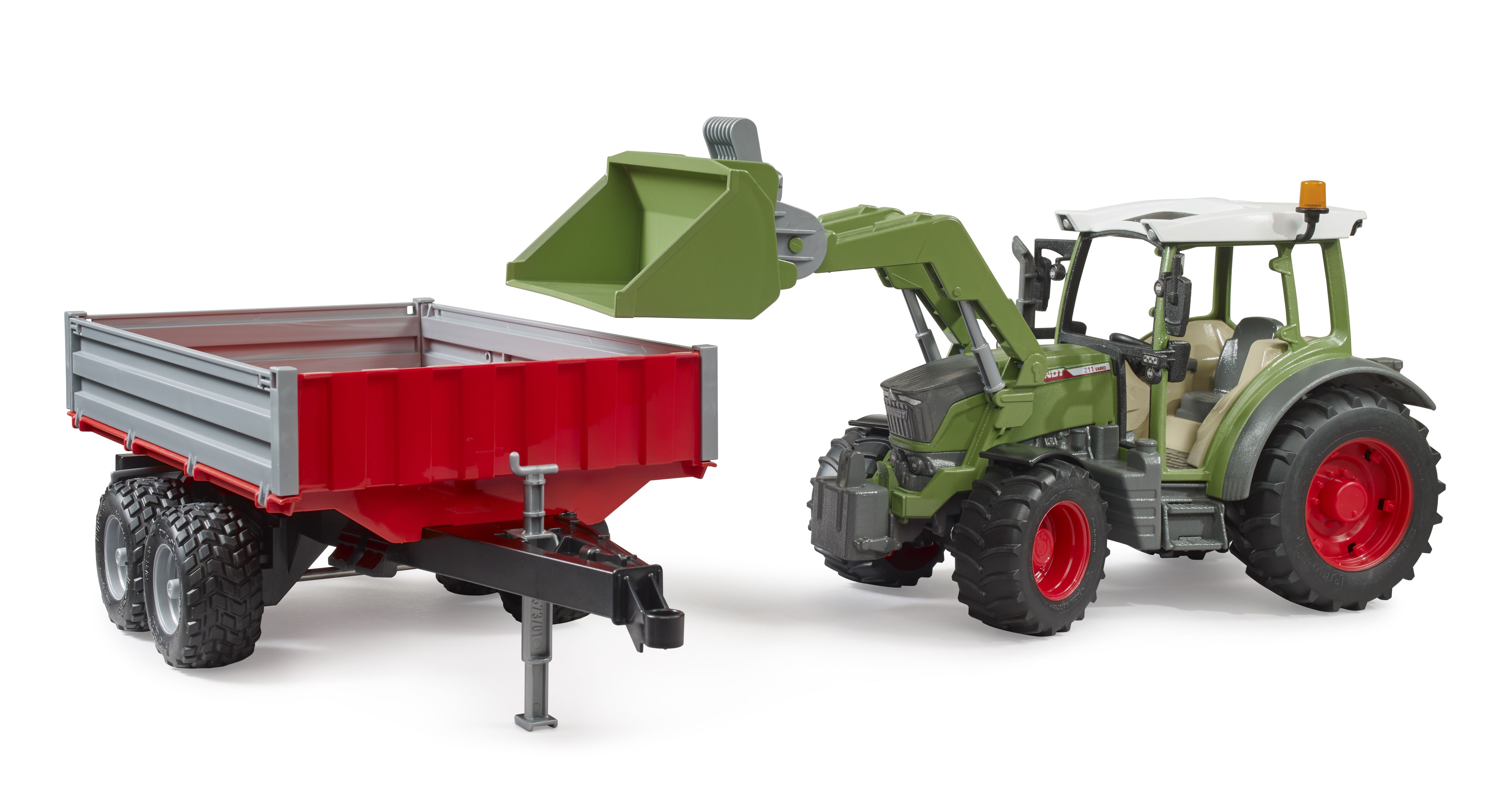 Fendt Vario 211 con cargador y remolque Fendt Vario 211 con cargador y remolque