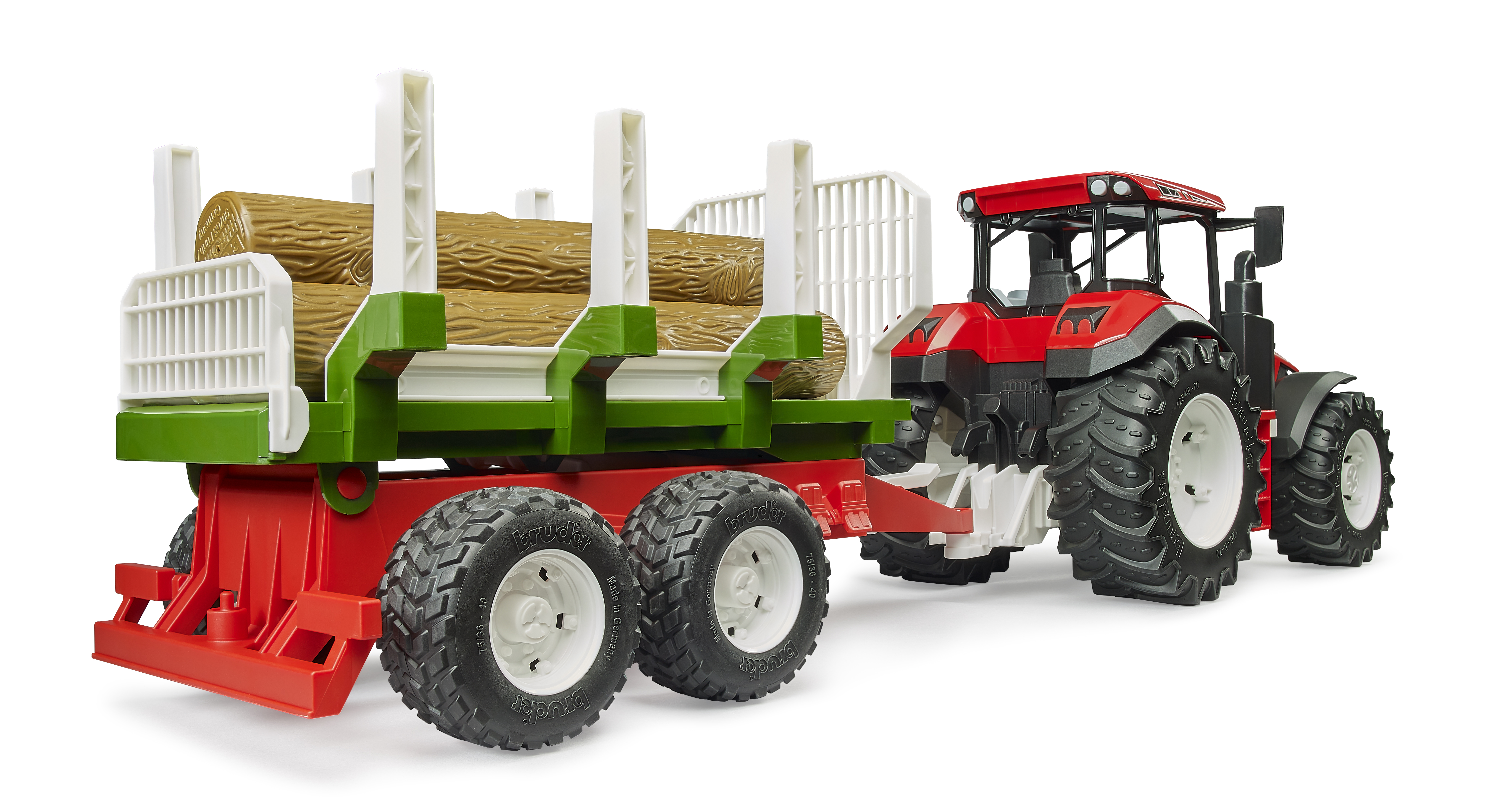 Tracteur ROADMAX avec remorque forestière et 3 troncs d’arbre