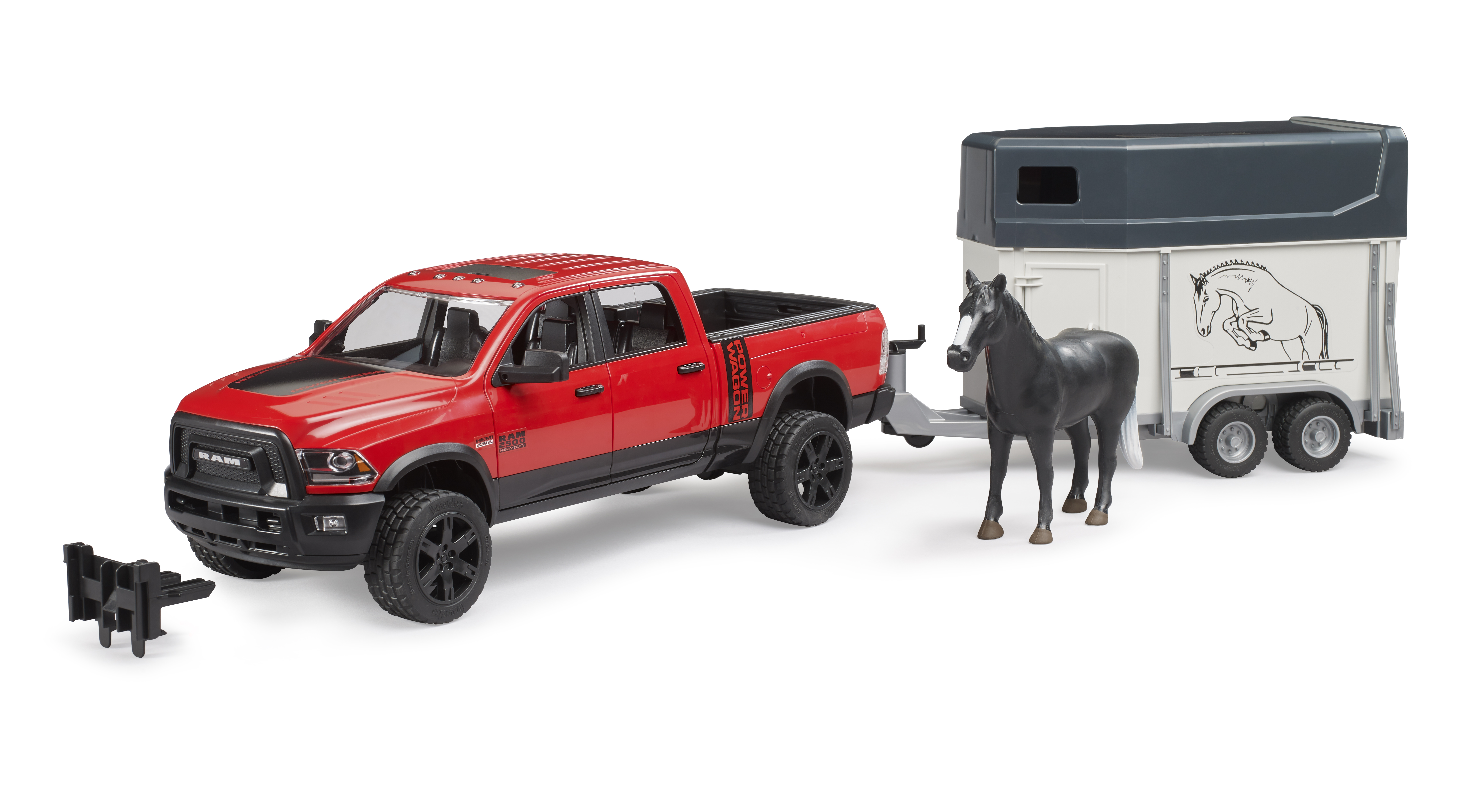 RAM 2500 Power Wagon con remolque de caballos