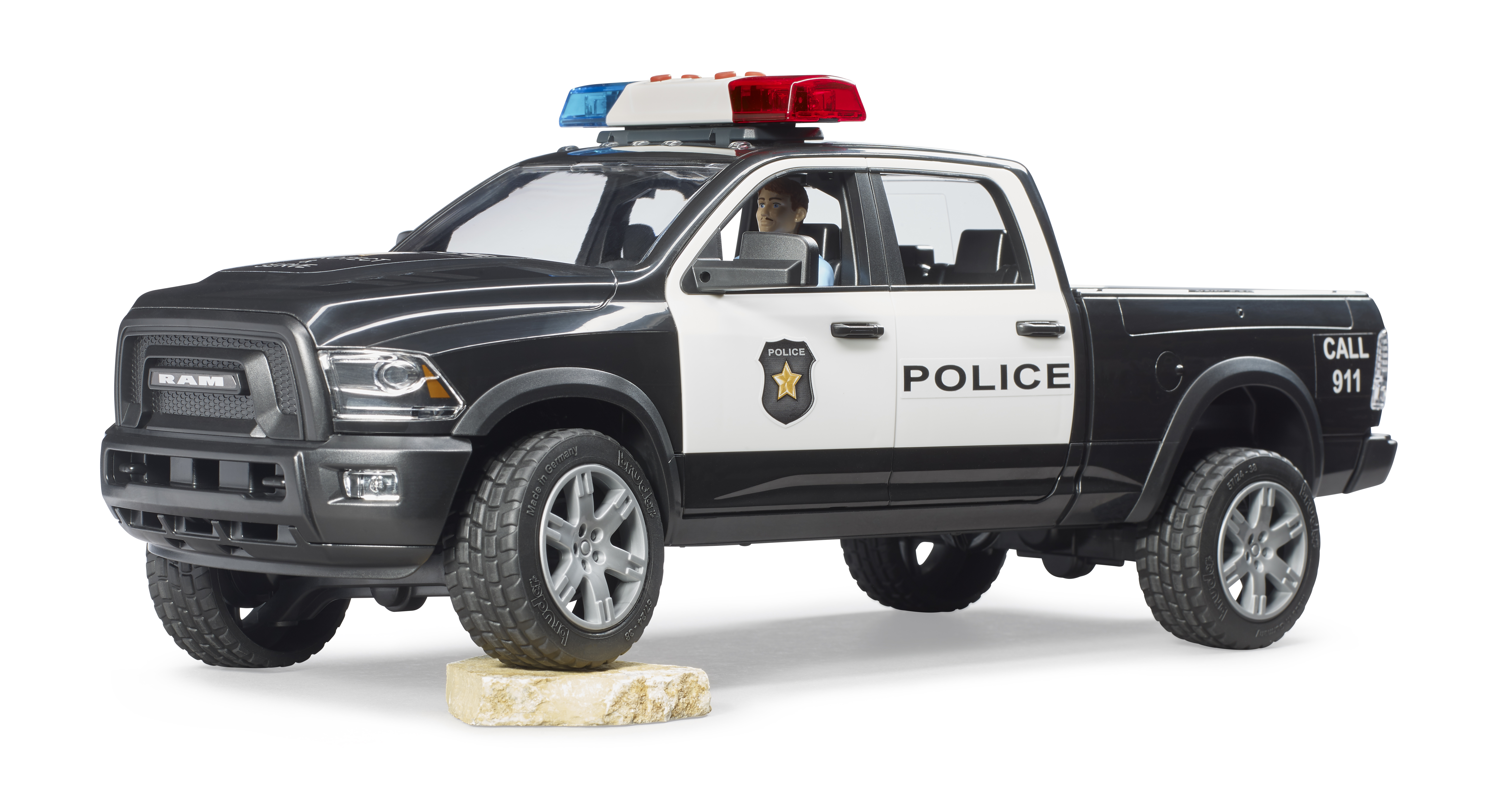 Camioneta policial RAM 2500 con policía Camioneta policial RAM 2500 con policía